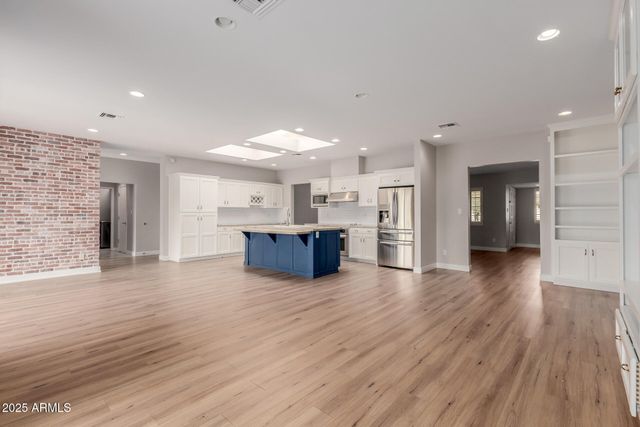 5001 E MITCHELL Drive, Phoenix, AZ 85018