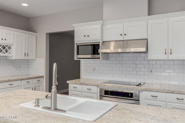 5001 E MITCHELL Drive, Phoenix, AZ 85018