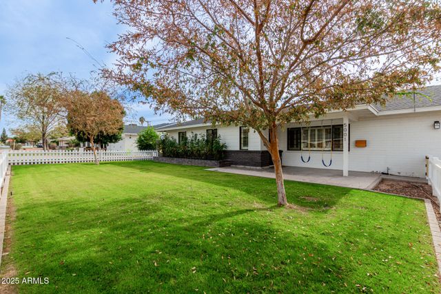 5001 E MITCHELL Drive, Phoenix, AZ 85018