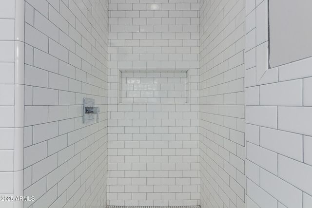 5001 E MITCHELL Drive, Phoenix, AZ 85018