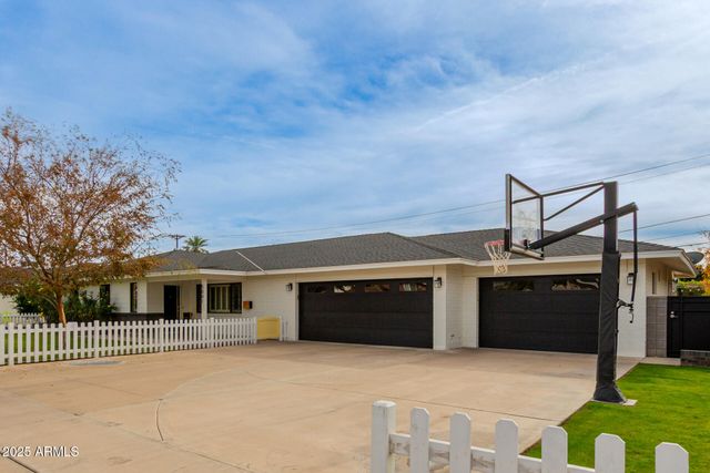 5001 E MITCHELL Drive, Phoenix, AZ 85018