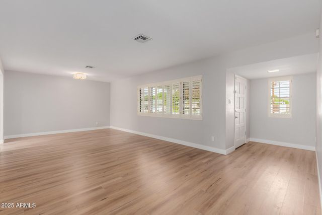 5001 E MITCHELL Drive, Phoenix, AZ 85018