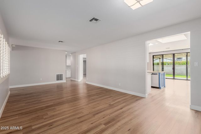 5001 E MITCHELL Drive, Phoenix, AZ 85018