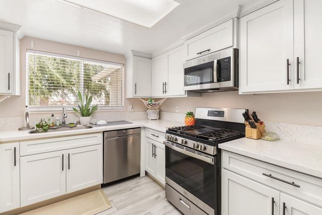 1574 5th Ave, Olivehurst, CA 95961