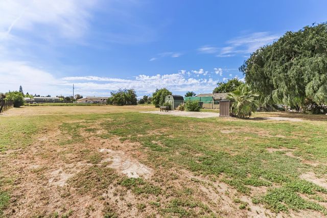 1574 5th Ave, Olivehurst, CA 95961