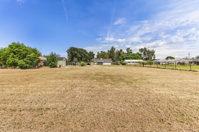 1574 5th Ave, Olivehurst, CA 95961