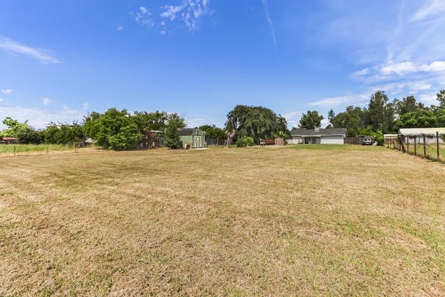 1574 5th Ave, Olivehurst, CA 95961