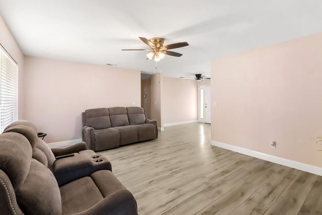 1574 5th Ave, Olivehurst, CA 95961