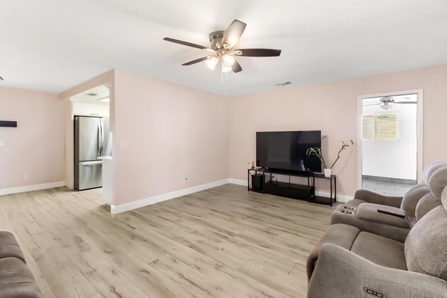 1574 5th Ave, Olivehurst, CA 95961