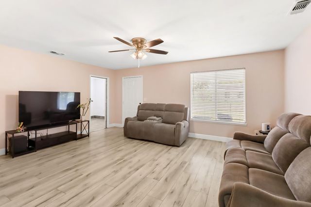 1574 5th Ave, Olivehurst, CA 95961