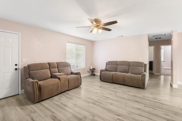 1574 5th Ave, Olivehurst, CA 95961