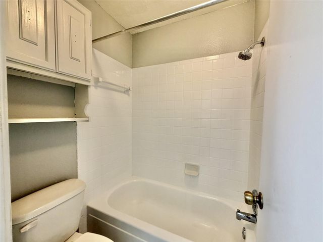 2103 Place Rebecca Lane D10, Houston, TX 77090