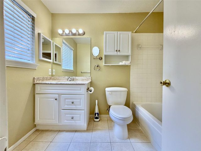 2103 Place Rebecca Lane D10, Houston, TX 77090