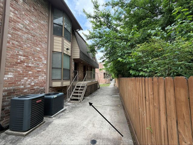 2103 Place Rebecca Lane D10, Houston, TX 77090