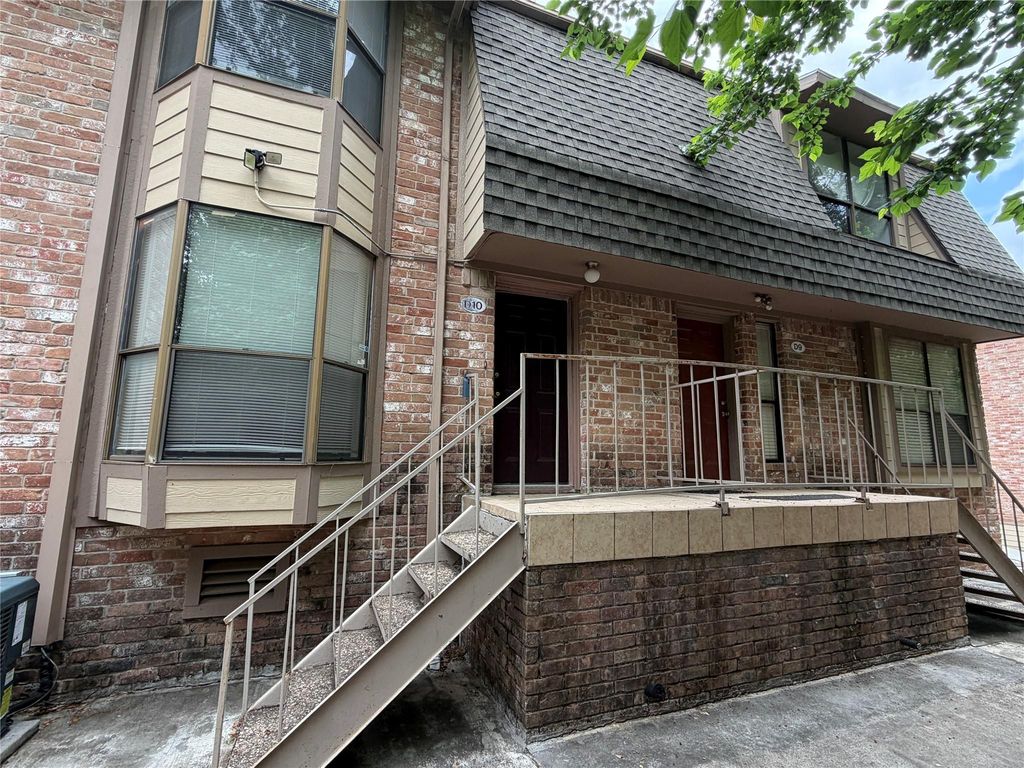 2103 Place Rebecca Lane D10, Houston, TX 77090