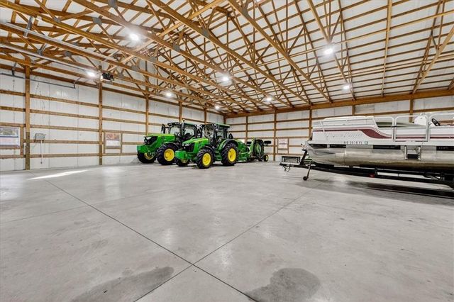 19661 171st Street, Basehor, KS 66007