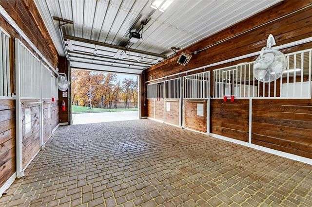 19661 171st Street, Basehor, KS 66007