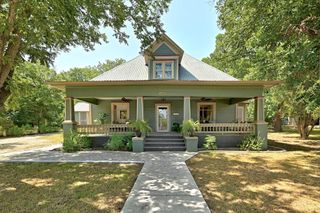 1222 W Hopkins ST, San Marcos, TX 78666