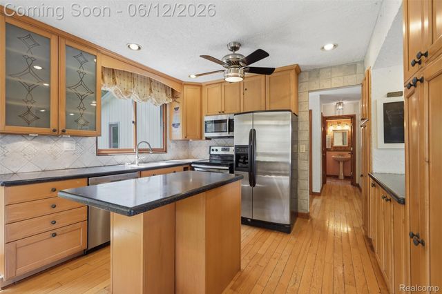 380 Sunset, White Lake Charter Township, MI 48383
