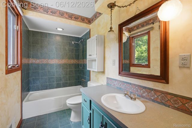 380 Sunset, White Lake Charter Township, MI 48383