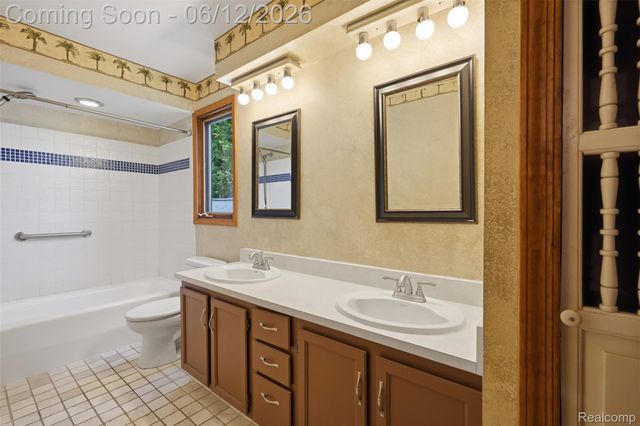 380 Sunset, White Lake Charter Township, MI 48383