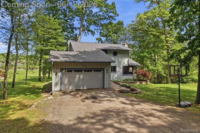 380 Sunset, White Lake Charter Township, MI 48383