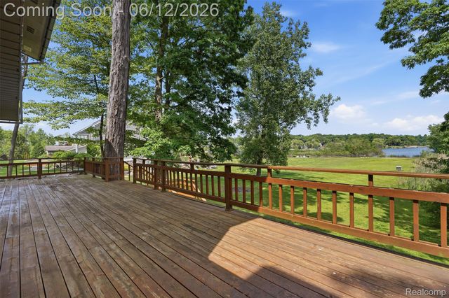 380 Sunset, White Lake Charter Township, MI 48383