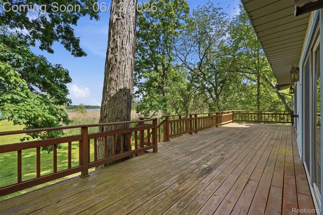 380 Sunset, White Lake Charter Township, MI 48383