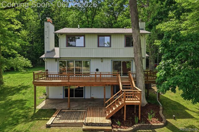 380 Sunset, White Lake Charter Township, MI 48383