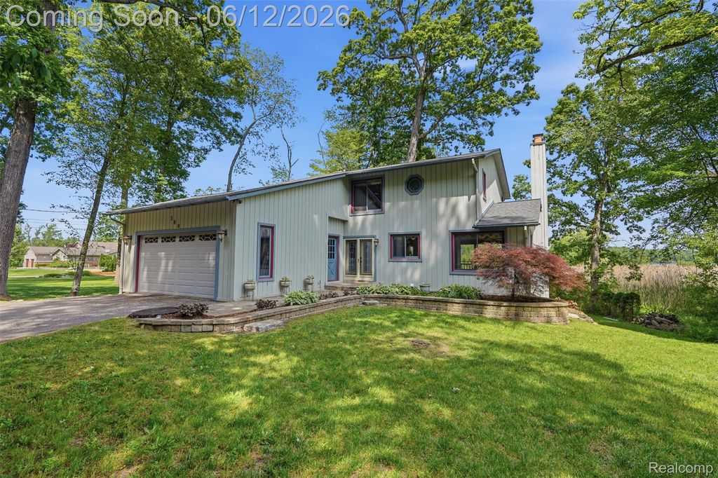 380 Sunset, White Lake Charter Township, MI 48383