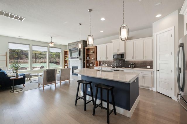 654 Dayridge DR, Dripping Springs, TX 78620