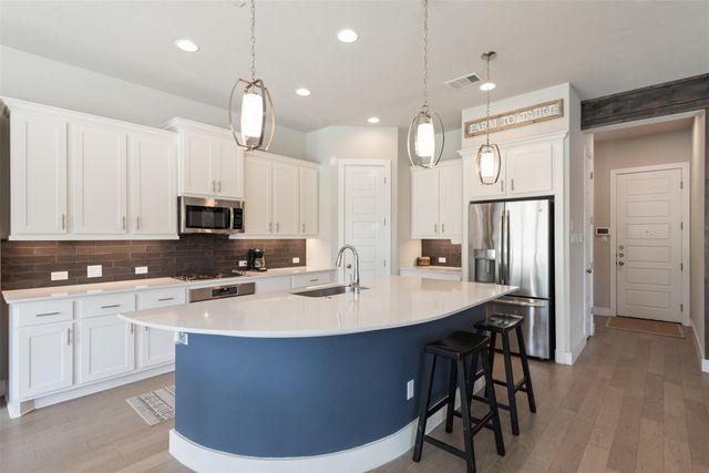 654 Dayridge DR, Dripping Springs, TX 78620