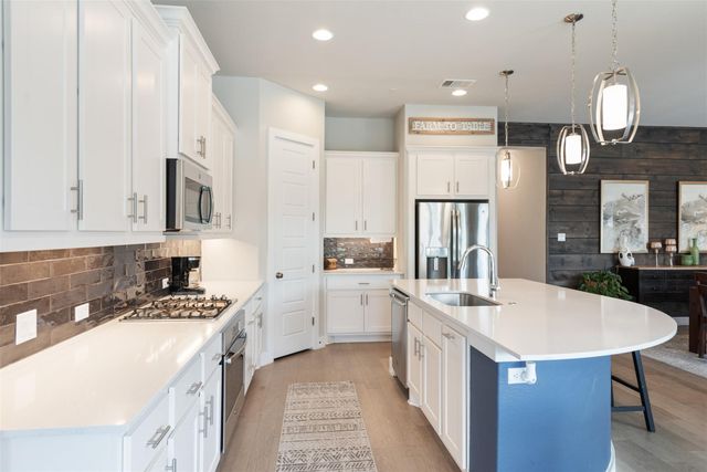 654 Dayridge DR, Dripping Springs, TX 78620