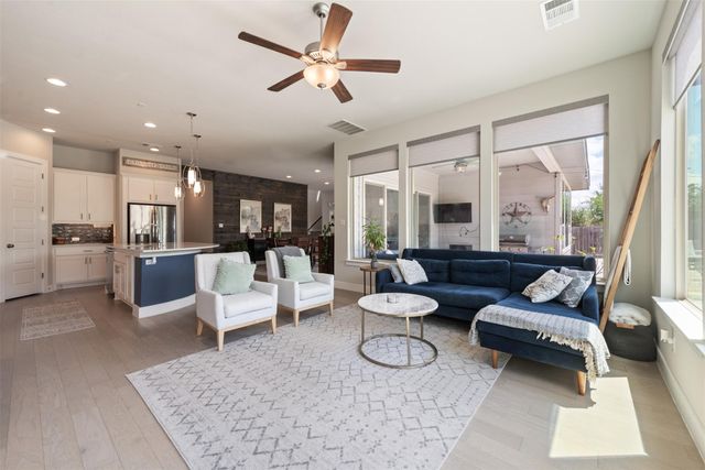 654 Dayridge DR, Dripping Springs, TX 78620