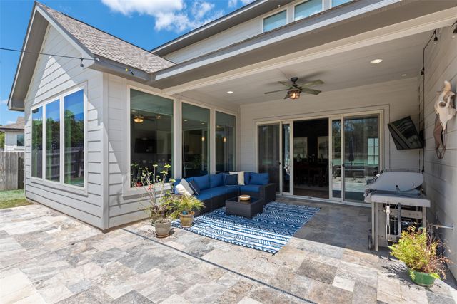 654 Dayridge DR, Dripping Springs, TX 78620