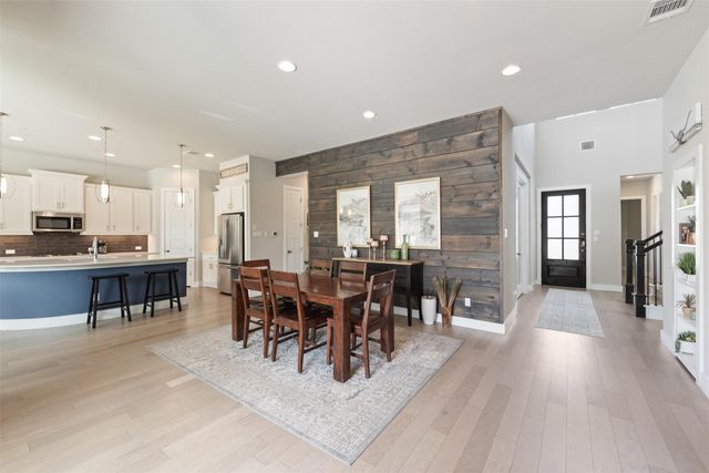 654 Dayridge DR, Dripping Springs, TX 78620