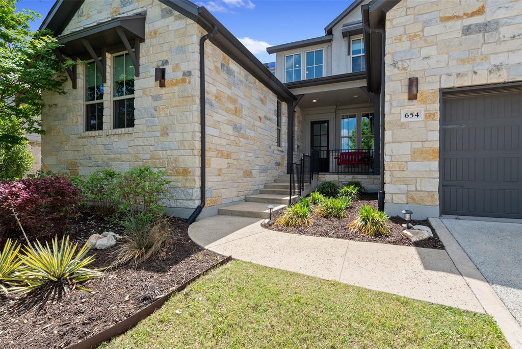 654 Dayridge DR, Dripping Springs, TX 78620
