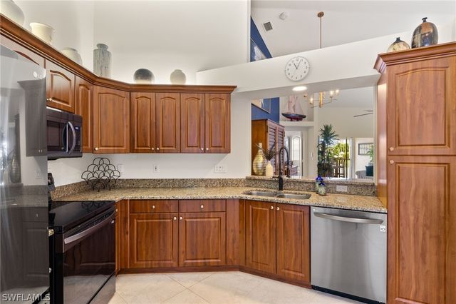 8365 Excalibur CIR K4, Naples, FL 34108