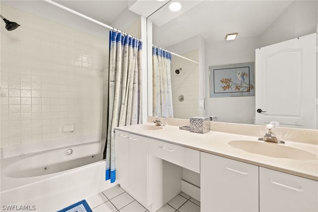 8365 Excalibur CIR K4, Naples, FL 34108