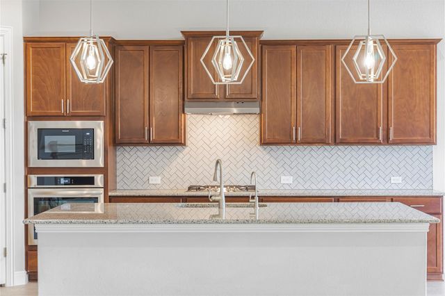 728 Landing St LN, Leander, TX 78641