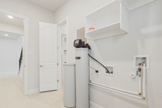 728 Landing St LN, Leander, TX 78641