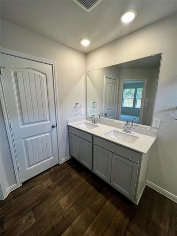 1337 Camden LN, Lockhart, TX 78644