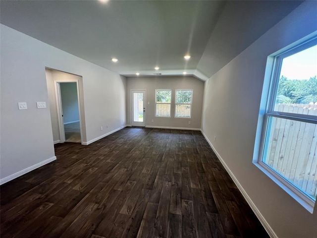 1337 Camden LN, Lockhart, TX 78644