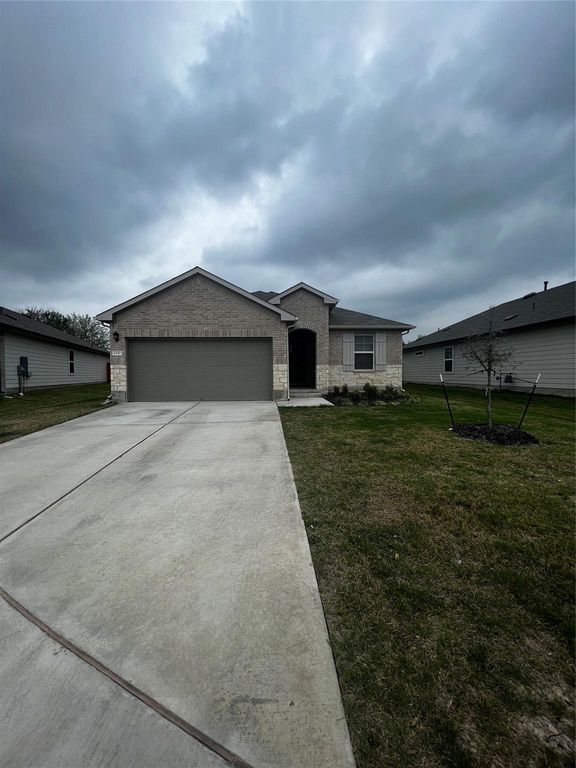 1337 Camden LN, Lockhart, TX 78644