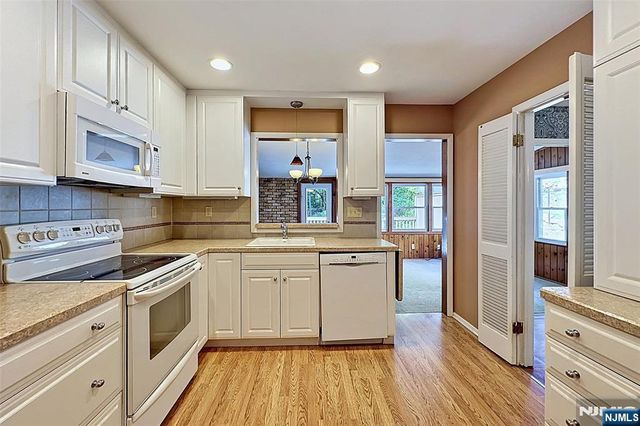8 Mohawk Avenue, Rockaway Township, NJ 07866