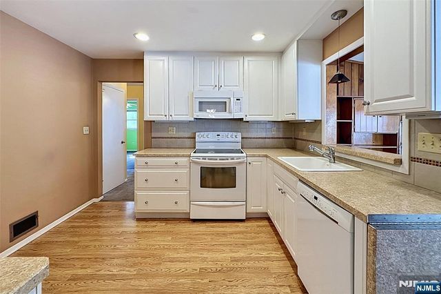 8 Mohawk Avenue, Rockaway Township, NJ 07866