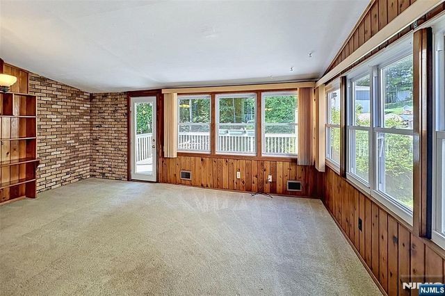 8 Mohawk Avenue, Rockaway Township, NJ 07866
