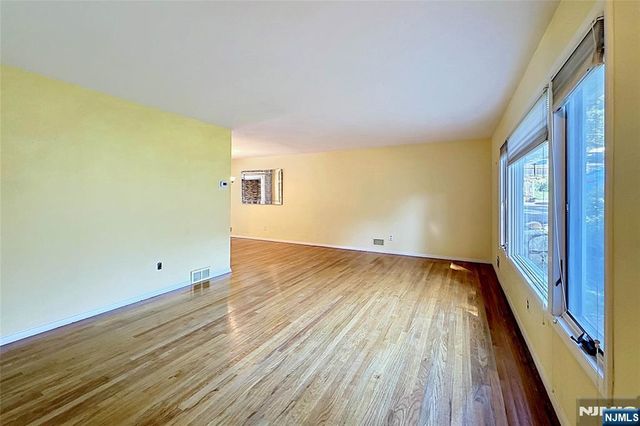 8 Mohawk Avenue, Rockaway Township, NJ 07866