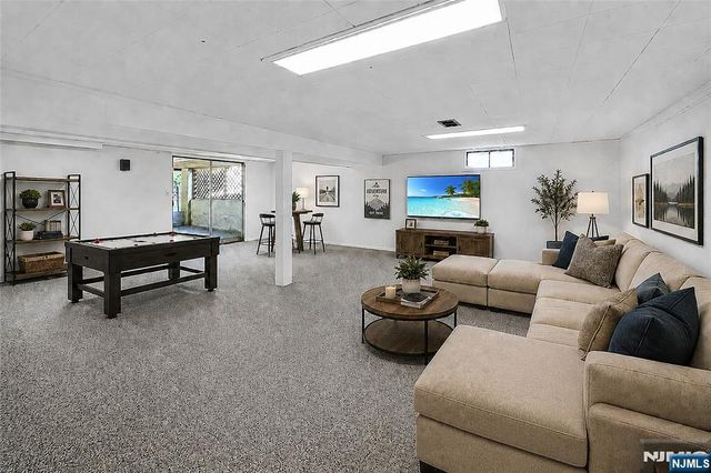 8 Mohawk Avenue, Rockaway Township, NJ 07866