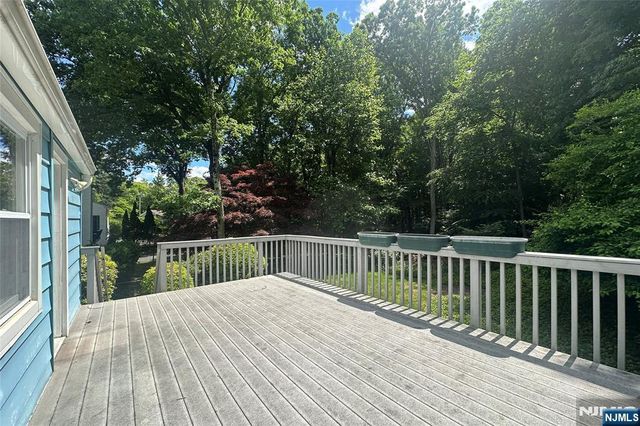 8 Mohawk Avenue, Rockaway Township, NJ 07866